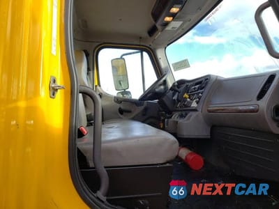 Piąte zdjęcie samochodu w środku: 2018 FREIGHTLINER M2 106 MEDIUM DUTY VIN:1FVACWFB5JHJH4978 - miniatura