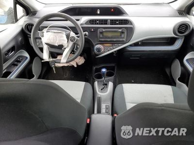 Zdjęcie 8 z 13 samochodu: 2012 TOYOTA PRIUS C VIN:JTDKDTB34C1527107 - miniatura