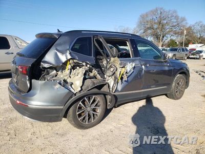 Trzecie zdjęcie samochodu z tyłu: 2020 VOLKSWAGEN TIGUAN SE VIN:3VV2B7AX8LM038716 - miniatura