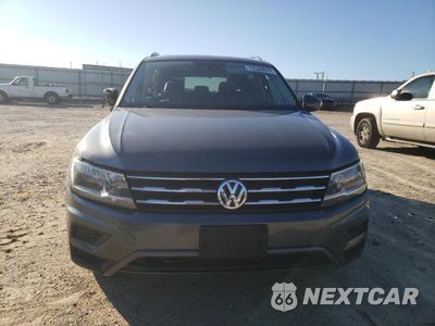 Piąte zdjęcie samochodu w środku: 2020 VOLKSWAGEN TIGUAN SE VIN:3VV2B7AX8LM038716 - miniatura