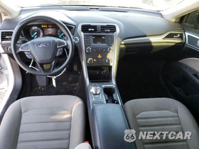 Zdjęcie 8 z 13 samochodu: 2019 FORD FUSION S VIN:3FA6P0G77KR213402 - miniatura