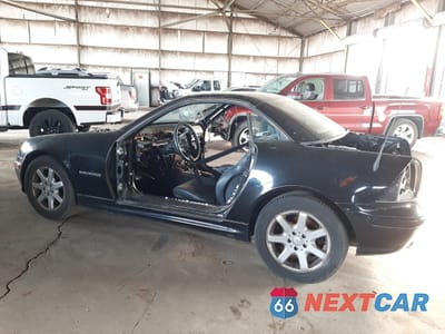 Drugie zdjęcie samochodu z przodu: 2004 MERCEDES-BENZ SLK 230 KOMPRESSOR VIN:WDBKK49F74F303635 - miniatura