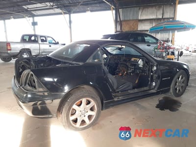 Trzecie zdjęcie samochodu z tyłu: 2004 MERCEDES-BENZ SLK 230 KOMPRESSOR VIN:WDBKK49F74F303635 - miniatura