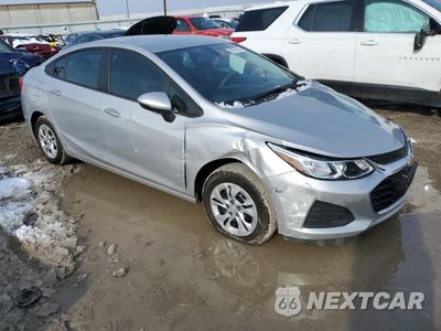Czwarte zdjęcie samochodu z boku: 2019 CHEVROLET CRUZE LS VIN:1G1BC5SM2K7135710 - miniatura