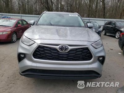 Piąte zdjęcie samochodu w środku: 2022 TOYOTA HIGHLANDER XLE VIN:5TDGZRAH8NS545784 - miniatura