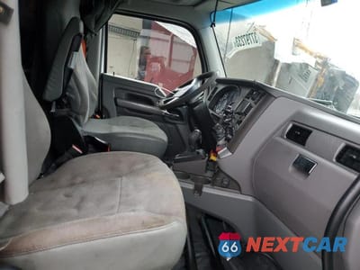 Piąte zdjęcie samochodu w środku: 2017 KENWORTH CONSTRUCTION T680 VIN:1XKYD49X0HJ159786 - miniatura