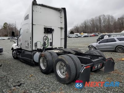 Trzecie zdjęcie samochodu z tyłu: 2017 KENWORTH CONSTRUCTION T680 VIN:1XKYD49X0HJ159786 - miniatura