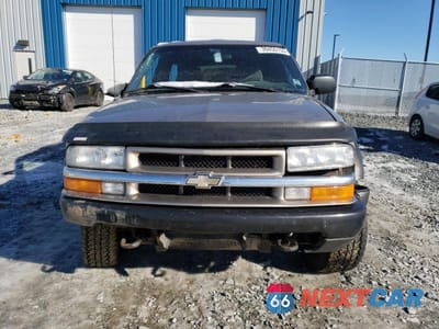 Piąte zdjęcie samochodu w środku: 2002 CHEVROLET BLAZER VIN:1GNCT18W62K150177 - miniatura