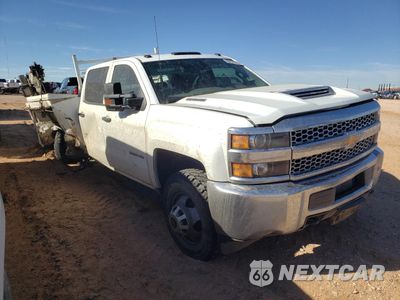 Czwarte zdjęcie samochodu z boku: 2019 CHEVROLET SILVERADO K3500 VIN:1GB4KVCY5KF152175 - miniatura