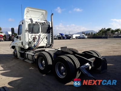 Trzecie zdjęcie samochodu z tyłu: 2015 FREIGHTLINER CASCADIA 125 VIN:3AKJGEBG5FSGB6402 - miniatura