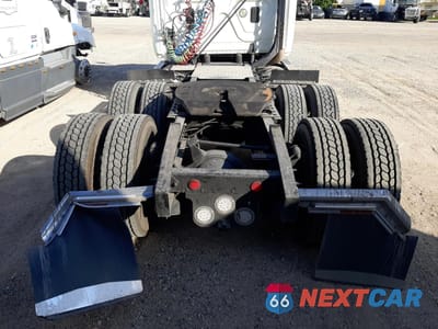 Zdjęcie 6 z 10 samochodu: 2015 FREIGHTLINER CASCADIA 125 VIN:3AKJGEBG5FSGB6402 - miniatura