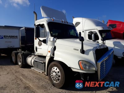 2015 FREIGHTLINER CASCADIA 125 3AKJGEBG5FSGB6402 - główne zdjęcie licytacji z USA - miniatura