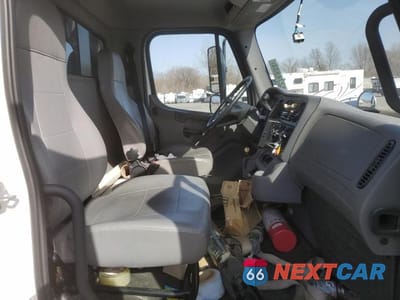 Piąte zdjęcie samochodu w środku: 2021 FREIGHTLINER M2 106 MEDIUM DUTY VIN:3ALACWFC2MDMJ8612 - miniatura
