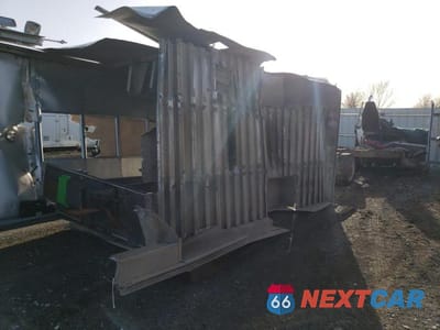 Trzecie zdjęcie samochodu z tyłu: 1999 FREIGHTLINER CHASSIS M LINE WALK-IN VAN VIN:4UZA4FF45XCA49837 - miniatura