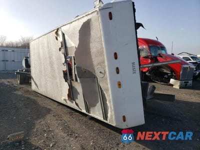 Drugie zdjęcie samochodu z przodu: 1999 FREIGHTLINER CHASSIS M LINE WALK-IN VAN VIN:4UZA4FF45XCA49837 - miniatura