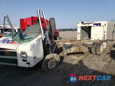 1999 FREIGHTLINER CHASSIS M LINE WALK-IN VAN 4UZA4FF45XCA49837 - główne zdjęcie licytacji z USA - miniatura