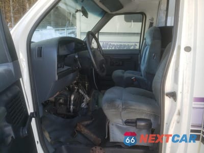 Piąte zdjęcie samochodu w środku: 1996 FORD ECONOLINE E350 CUTAWAY VAN VIN:1FDKE30G5THB07717 - miniatura