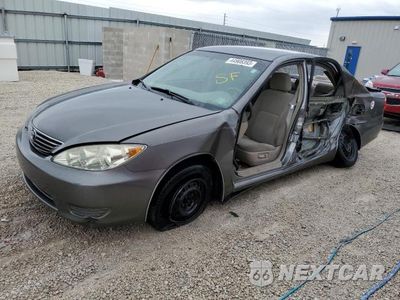 2005 TOYOTA CAMRY LE 4T1BE32K55U544211 - główne zdjęcie licytacji z USA - miniatura