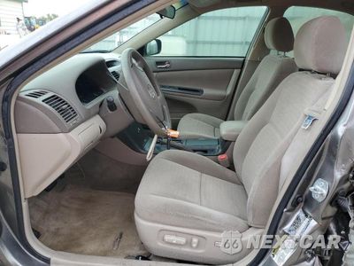 Zdjęcie 7 z 13 samochodu: 2005 TOYOTA CAMRY LE VIN:4T1BE32K55U544211 - miniatura