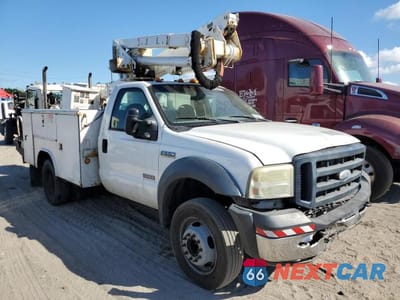 Czwarte zdjęcie samochodu z boku: 2006 FORD F550 SUPER DUTY VIN:1FDAF56P56ED41132 - miniatura