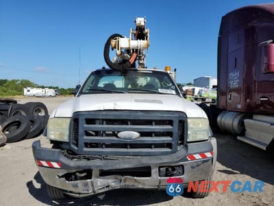 Piąte zdjęcie samochodu w środku: 2006 FORD F550 SUPER DUTY VIN:1FDAF56P56ED41132 - miniatura