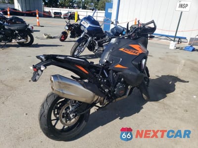 Czwarte zdjęcie samochodu z boku: 2023 KTM 1290 SUPER ADVENTURE S VIN:VBKV79403PM973293 - miniatura