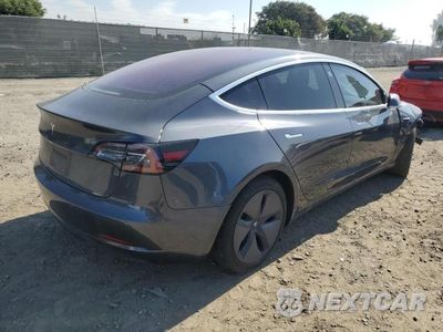 Trzecie zdjęcie samochodu z tyłu: 2018 TESLA MODEL 3 VIN:5YJ3E1EA4JF021474 - miniatura