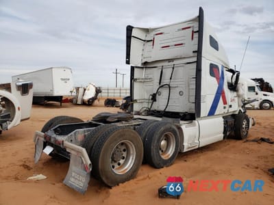 Czwarte zdjęcie samochodu z boku: 2022 VOLVO VN VNL VIN:4V4NC9EH4NN293979 - miniatura