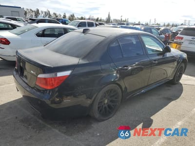 Trzecie zdjęcie samochodu z tyłu: 2006 BMW M5 VIN:WBSNB93536B583505 - miniatura