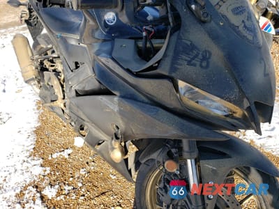 Zdjęcie 9 z 10 samochodu: 2023 YAMAHA YZFR3 A VIN:MH3RH18Y8PK010596 - miniatura