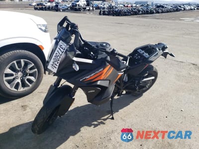 Drugie zdjęcie samochodu z przodu: 2023 KTM 1290 SUPER ADVENTURE S VIN:VBKV79403PM973293 - miniatura