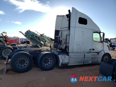 Zdjęcie 17 z 20 samochodu: 2004 VOLVO VN VNL VIN:4V4NC9TH14N353332 - miniatura