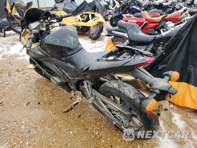 Trzecie zdjęcie samochodu z tyłu: 2023 YAMAHA YZFR3 A VIN:MH3RH18Y8PK010596 - miniatura