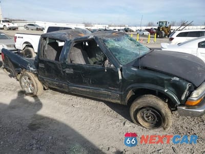 Czwarte zdjęcie samochodu z boku: 2002 CHEVROLET S TRUCK S10 VIN:1GCDT13W52K168237 - miniatura