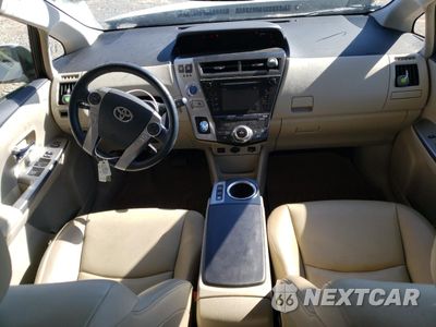 Zdjęcie 8 z 12 samochodu: 2015 TOYOTA PRIUS V VIN:JTDZN3EU7FJ038849 - miniatura