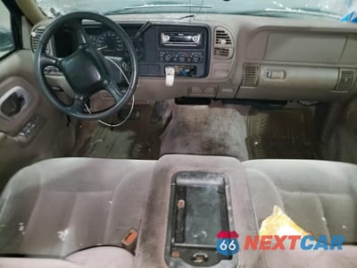 Zdjęcie 8 z 12 samochodu: 1998 CHEVROLET SUBURBAN C1500 VIN:3GNEC16R3WG133520 - miniatura