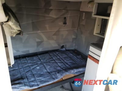 Zdjęcie 11 z 20 samochodu: 2004 VOLVO VN VNL VIN:4V4NC9TH14N353332 - miniatura