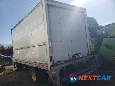 Trzecie zdjęcie samochodu z tyłu: 2020 ISUZU NPR HD VIN:54DC4W1B2LS800534 - miniatura