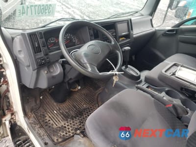 Zdjęcie 8 z 14 samochodu: 2014 ISUZU NPR HD VIN:54DC4W1B2ES803484 - miniatura