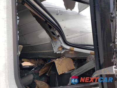 Piąte zdjęcie samochodu w środku: 2022 VOLVO VN VNL VIN:4V4NC9EH4NN293979 - miniatura