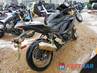 Czwarte zdjęcie samochodu z boku: 2023 YAMAHA YZFR3 A VIN:MH3RH18Y8PK010596 - miniatura