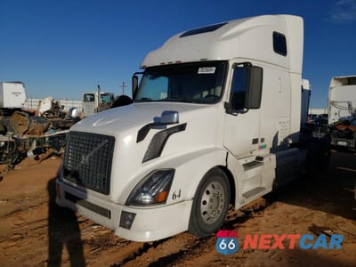 Trzecie zdjęcie samochodu z tyłu: 2004 VOLVO VN VNL VIN:4V4NC9TH14N353332 - miniatura