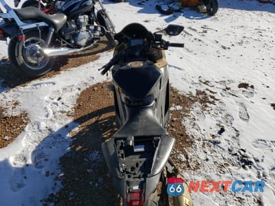 Piąte zdjęcie samochodu w środku: 2023 YAMAHA YZFR3 A VIN:MH3RH18Y8PK010596 - miniatura