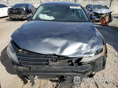 Piąte zdjęcie samochodu w środku: 2017 VOLKSWAGEN JETTA S VIN:3VW2B7AJ4HM211436 - miniatura