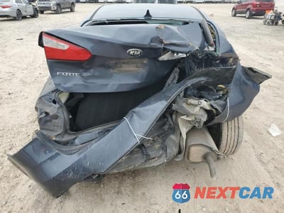 Zdjęcie 6 z 13 samochodu: 2015 KIA FORTE LX VIN:KNAFX4A68F5417150 - miniatura