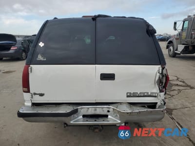 Zdjęcie 6 z 14 samochodu: 1999 CHEVROLET SUBURBAN VIN:3GNET16R9XG258538 - miniatura