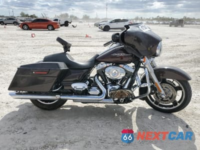 2011 HARLEY-DAVIDSON FLHX 1HD1KBM12BB613577 - główne zdjęcie licytacji z USA - miniatura