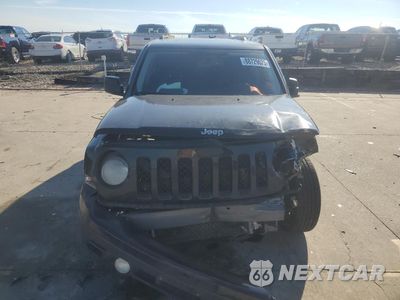 Piąte zdjęcie samochodu w środku: 2014 JEEP PATRIOT LATITUDE VIN:1C4NJPFA9ED602679 - miniatura