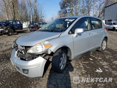 2009 NISSAN VERSA S 3N1BC13E49L389676 - główne zdjęcie licytacji z USA - miniatura