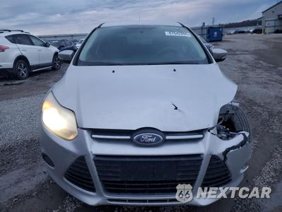 Piąte zdjęcie samochodu w środku: 2014 FORD FOCUS SE VIN:1FADP3K27EL157355 - miniatura